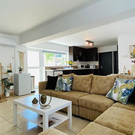 Serena'S 2-Br Apartment In Larnaka Exterior foto