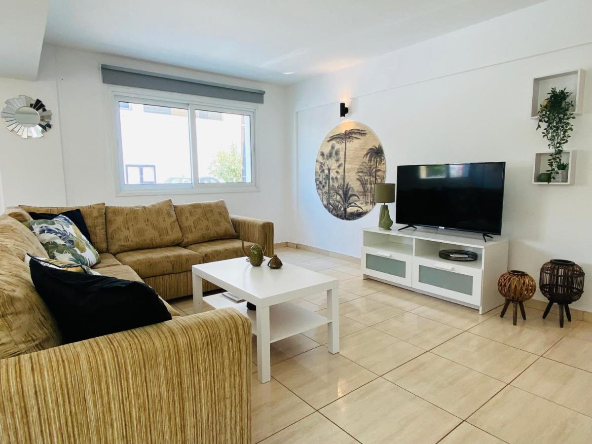 Serena'S 2-Br Apartment In Larnaka Exterior foto