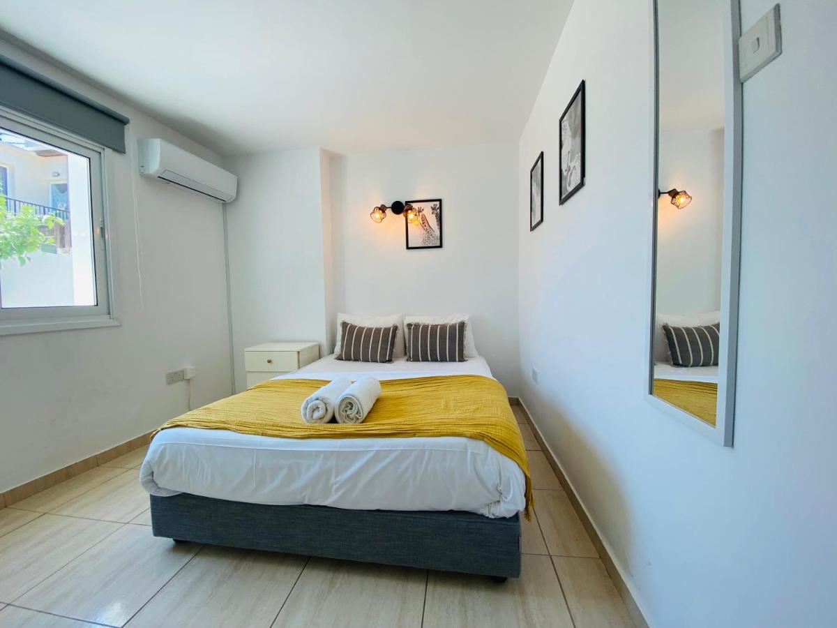Serena'S 2-Br Apartment In Larnaka Exterior foto