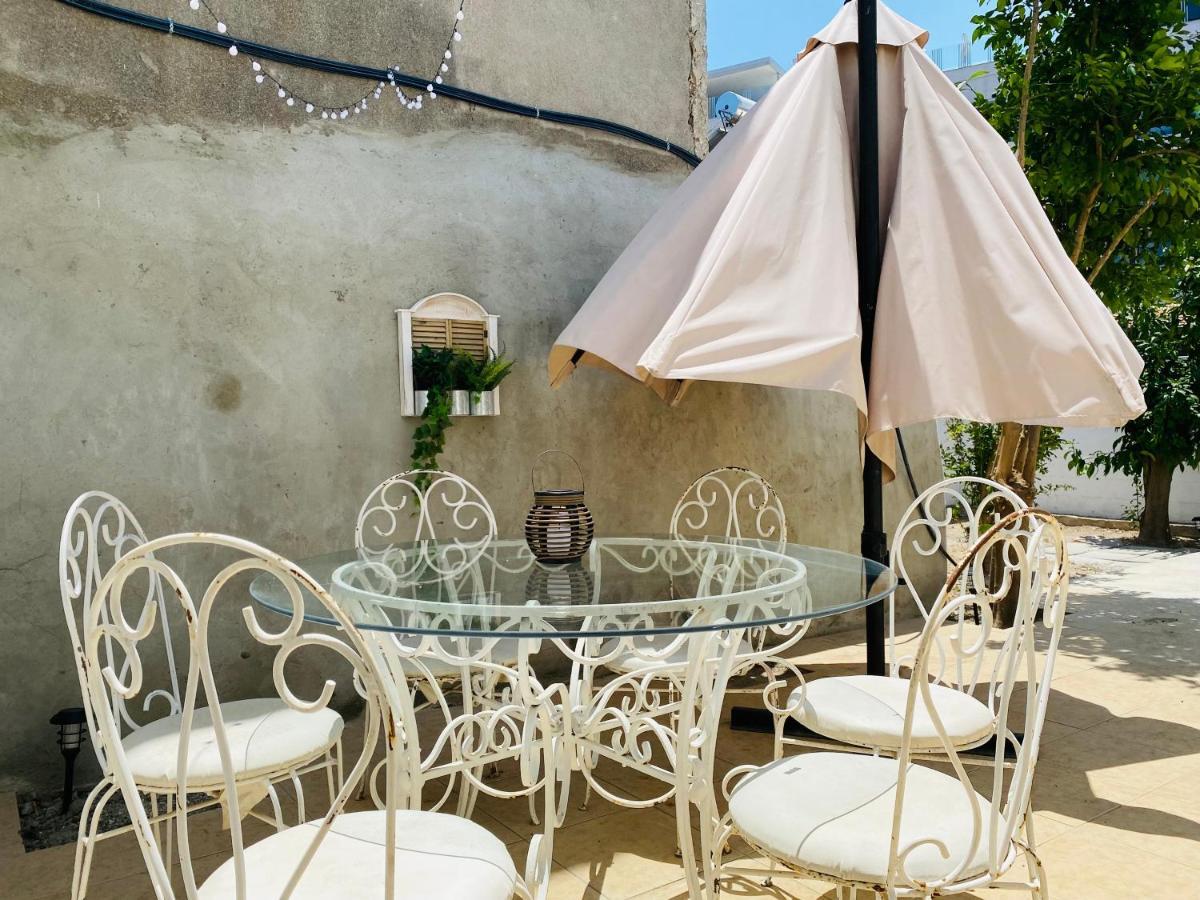 Serena'S 2-Br Apartment In Larnaka Exterior foto