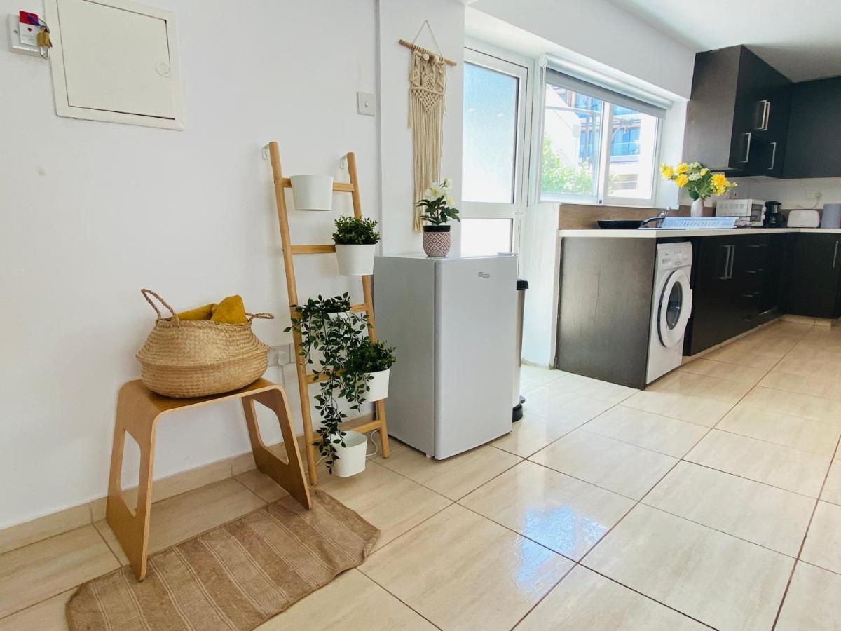 Serena'S 2-Br Apartment In Larnaka Exterior foto
