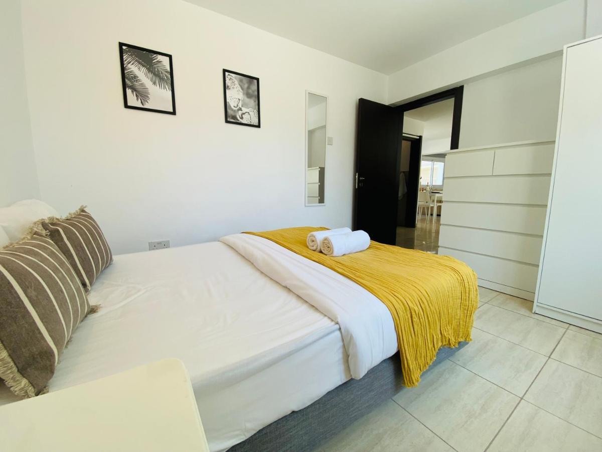 Serena'S 2-Br Apartment In Larnaka Exterior foto